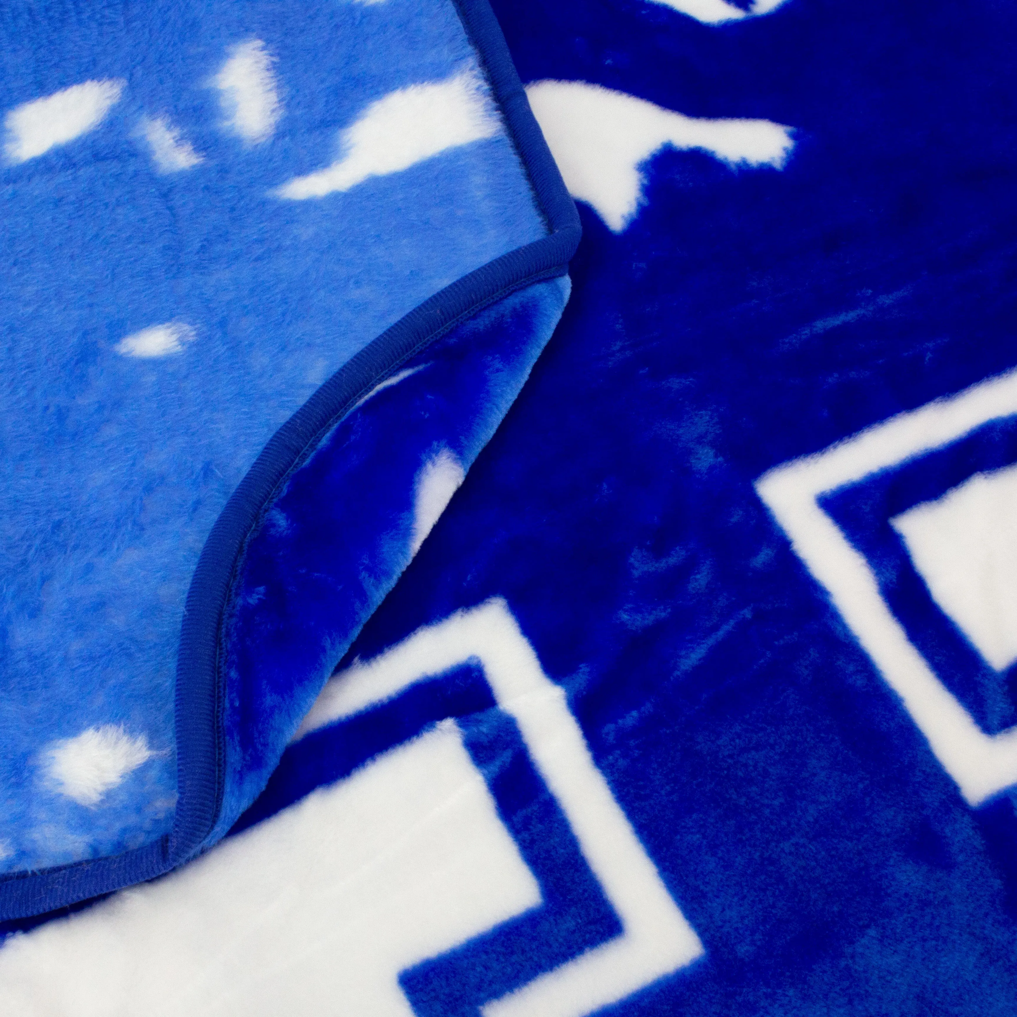 Kentucky Wildcats Plush Throw Blanket, Bedspread, 86" x 63"