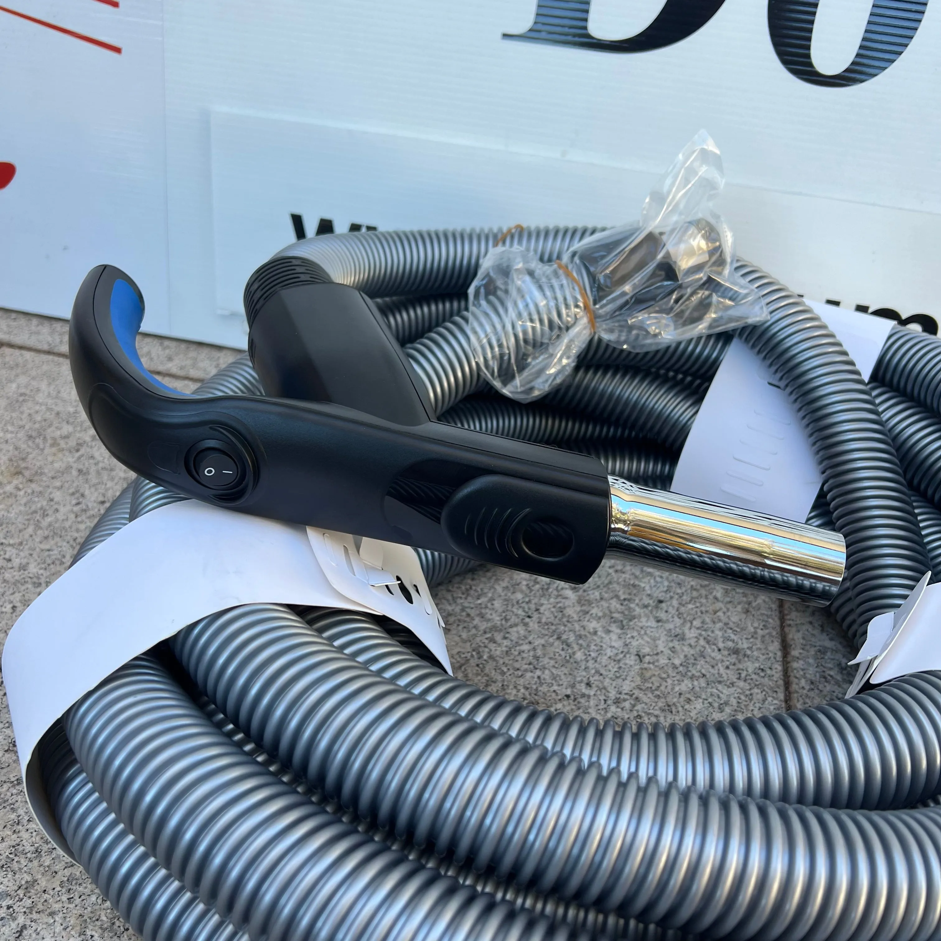 Switched 12 Metre Length 32mm Domestic Silver Ducted Vacuum Hose Complete